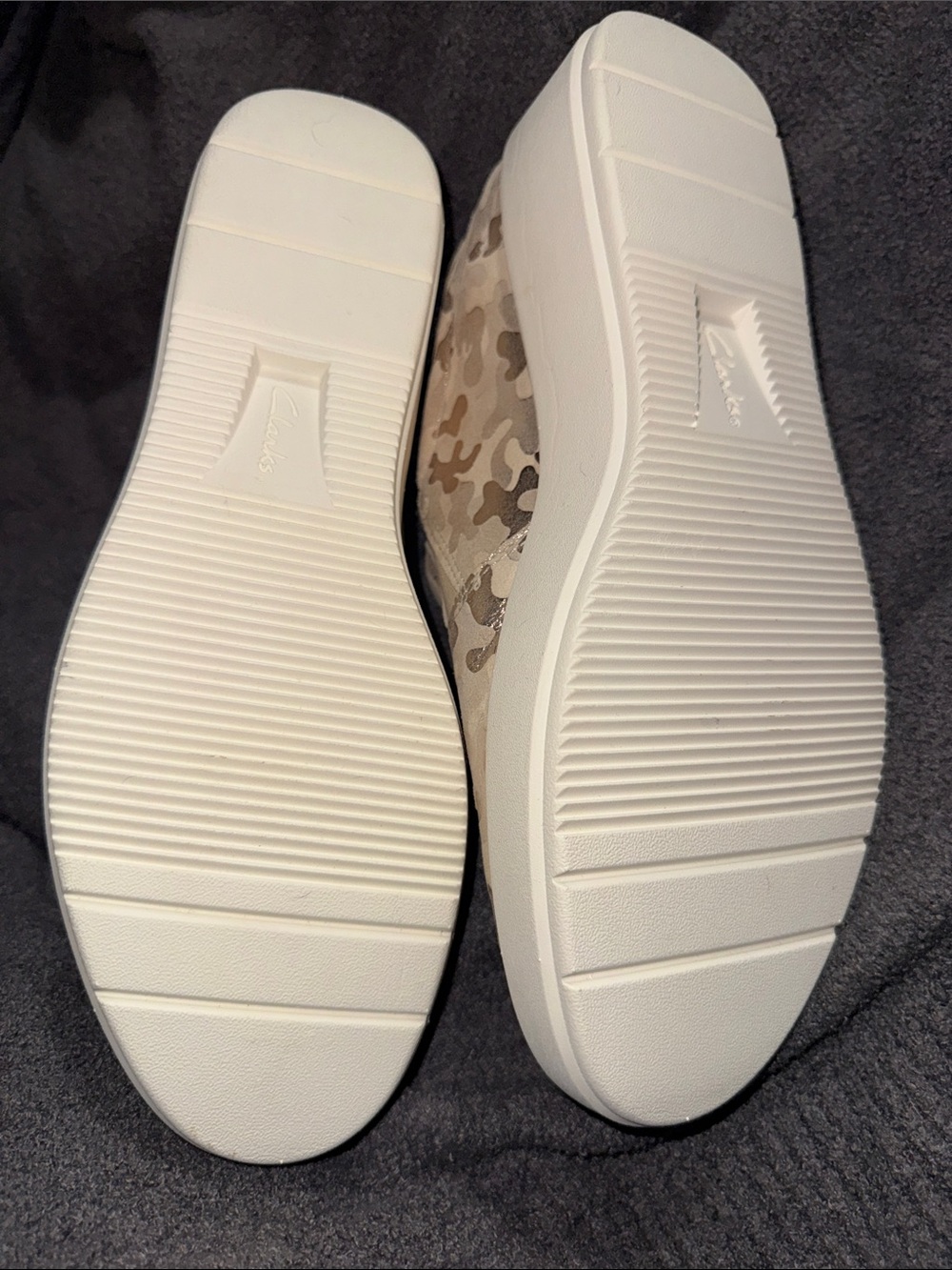 NWOT Clarks Women's Light Beige Camo Platform Slip-Ons - Picture 5 of 5
